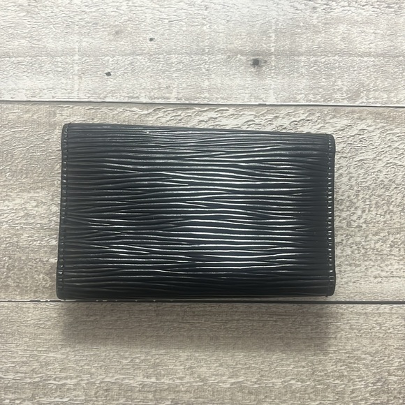 LOUIS VUITTON Black Epi Leather Key and Card Holder - Picture 6 of 8
